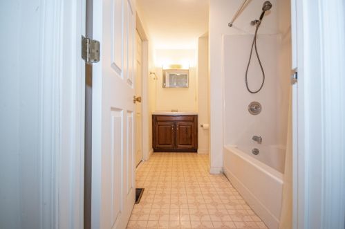 17 Frd Lndg Dr, Dover NH 03820-4552 exterior