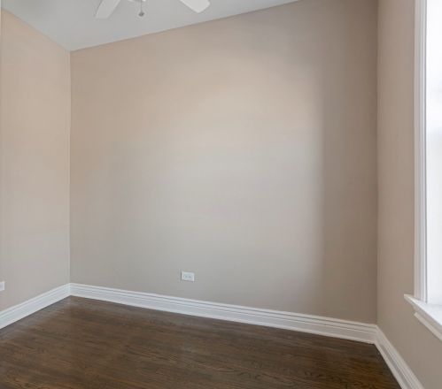 6501 Eberhart Ave, Chicago IL 60637-3205 exterior