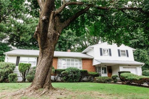 11 Marshall Dr, Edison, NJ 08817-2910