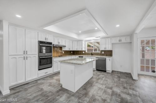 11216 33rd Ave, Phoenix AZ 85029-4105 exterior