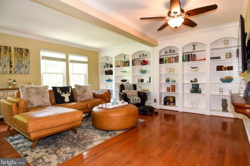 7458 Gadsby Sq, Alexandria VA 22315-5288 exterior