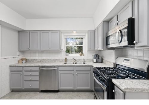 712 Francis Pl, Saint Louis MO 63105-2411 exterior