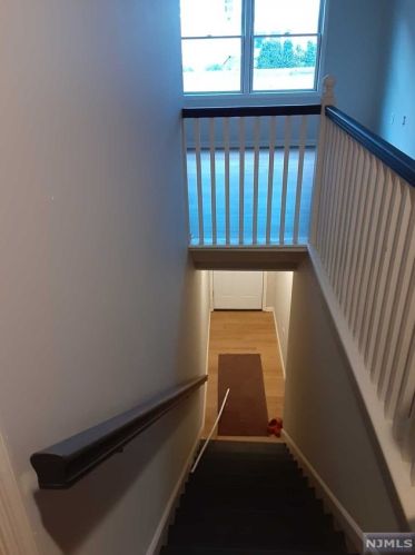 272 Old River Rd, Edgewater NJ  07020-1692 exterior