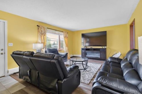 156 Avery St, Manchester CT 06042-1756 exterior