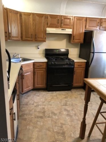 1007 Doolittle Dr, Bridgewater NJ  08807-3504 exterior