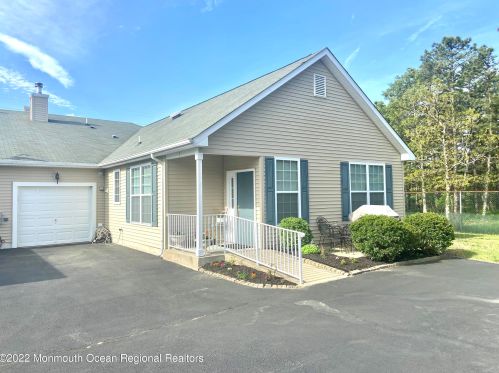 7 Walkabout Ct, Lakehurst NJ 08759-5177 exterior