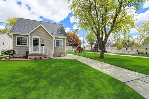 830 111th St, Milwaukee, WI 53214-2333