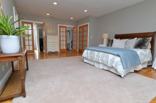 668 Ridgebury Rd, Ridgefield CT 06877-1117 exterior