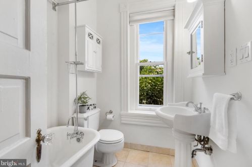 2141 N St, Washington DC 20005-5202 exterior