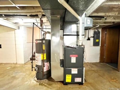 5204 Park Lake Rd, East Lansing MI 48823-3800 exterior