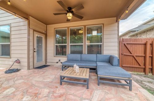 10029 Aly May Dr, Austin TX 78748-1408 exterior