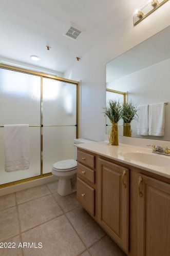 2737 Amberwood Dr, Phoenix AZ 85045-4208 exterior