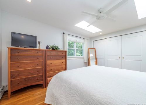 36 Karen Dr, Norwalk CT 06851-6033 exterior