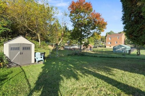 8145 Lindisfarne Dr, Pittsburgh PA 15237-2311 exterior