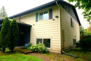 8209 15th Ave, Portland OR  97202-6615 exterior