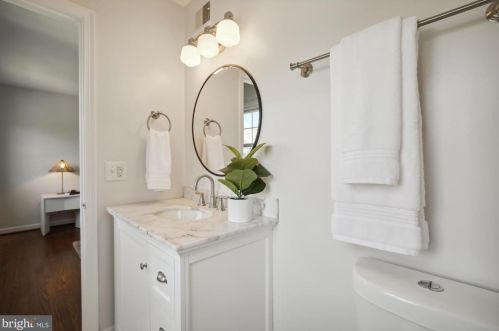 6340 Golf Crse Sq, Alexandria VA 22307-1225 exterior