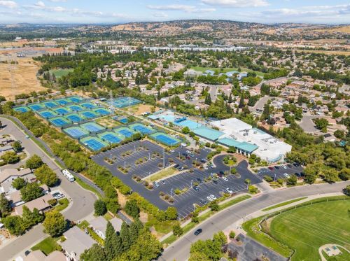 885 Halidon Way, Folsom CA 95630-8406 exterior