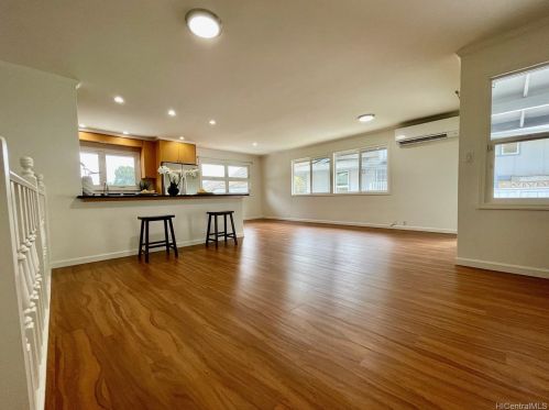810 Kiaala Pl, Honolulu, HI 96825-3023