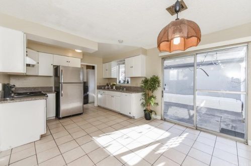 1407 Sycamore Ave, Tustin CA 92780-6279 exterior