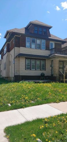 2676 45th St, Milwaukee, WI 53210-2402