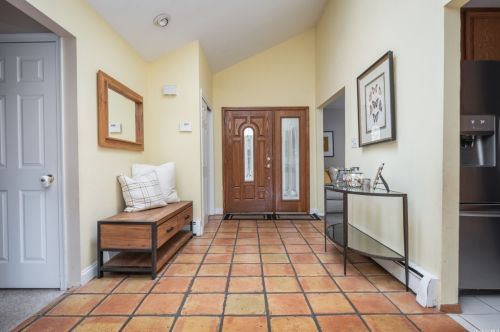 175 Lodge Ave, Huntington Station, NY 11746-2832