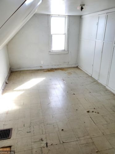 611 Charles Ave, Saint Paul MN 55104-2717 exterior