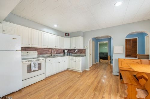 504 Brooklyn Mtn Rd, Hopatcong NJ 07843-1275 exterior