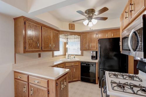 7501 Honey Crk Dr, Milwaukee WI 53221-4062 exterior