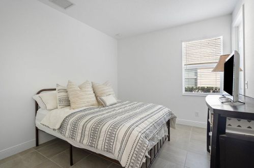 364 Saginaw Ave, Fort Pierce FL  34953-5988 exterior