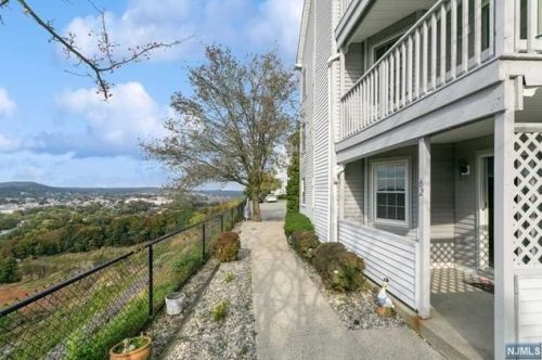 62 Amethyst Ln, Paterson NJ 07501-3361 exterior