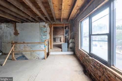 2320 2nd St, Philadelphia PA 19133-3303 exterior