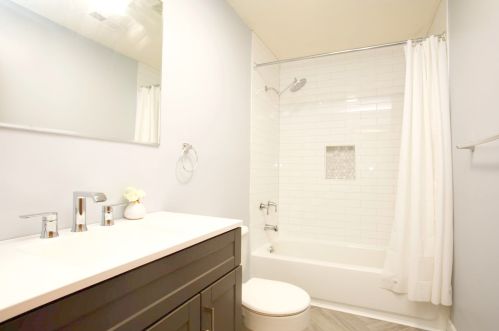 8054 Kimbark Ave, Chicago IL 60637-3720 exterior