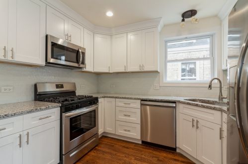 5040 Melvina Ave, Chicago IL 60646-1123 exterior