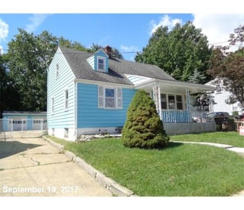 267 Saint James Ave, Woodbridge, NJ 07095-1609