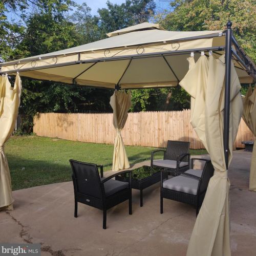 5020 Hanna Pl, Washington DC  20019-5818 exterior