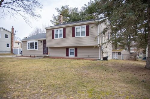 75 Deepfield Rd, Springfield, MA 01118-1911
