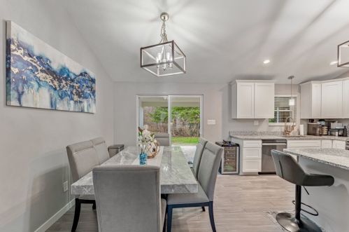 1521 Greendale Dr, Pittsburgh PA  15239-1143 exterior