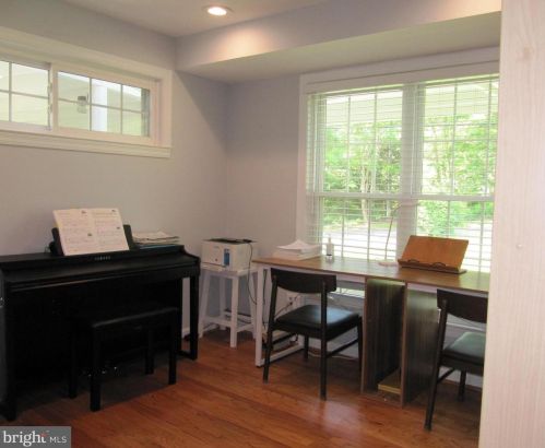 1807 Youngblood St, Mc Lean VA  22101-5244 exterior