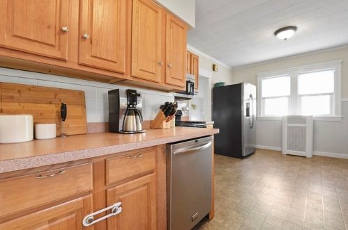 2 Wood Ave, Worcester MA 01606-2545 exterior