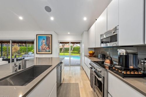 743 Reef Pt Cir, Naples FL 34108-8705 exterior