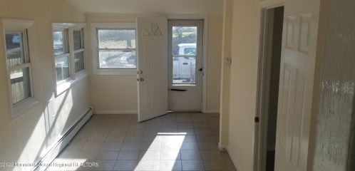 235 Bay Ave, Middletown NJ  07748-5712 exterior