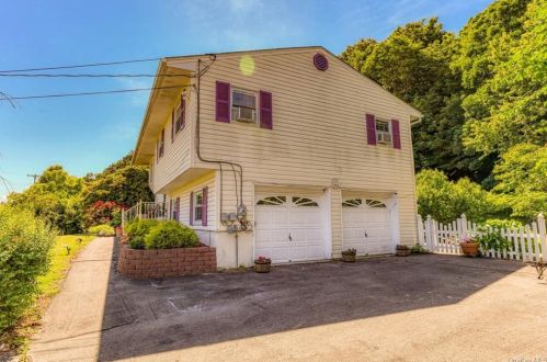 335 Lk Shr Dr, Monroe NY 10950-1814 exterior