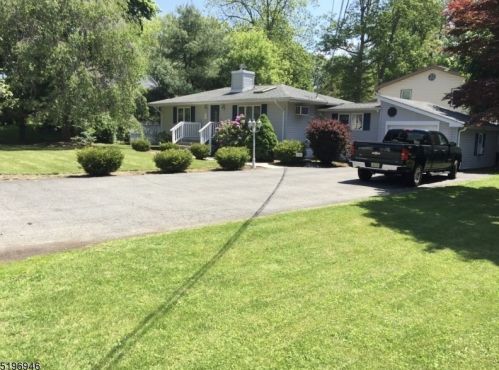 7 Poplar Tree Ln, Sparta NJ  07871-2327 exterior