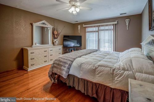 4 Vine St, Berkeley Township NJ 08721-2420 exterior