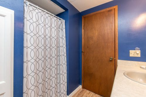 8632 Bottsford Ave, Milwaukee WI 53228-2838 exterior