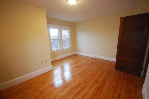 132 Riverdale St, West Springfield MA 01089-4642 exterior