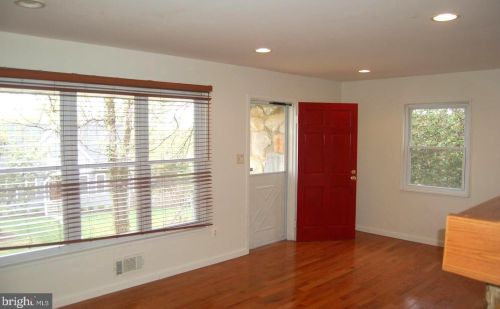 4009 Taney Ave, Alexandria VA 22304-2439 exterior