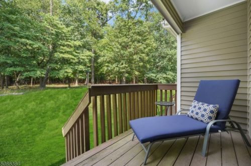 15 Lapis Cir, Town Center NJ 07052-2160 exterior