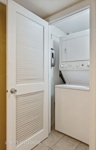 923 Belle Plaine Ave, Chicago IL 60613-4642 exterior