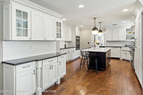 25 Crst Dr, Little Silver NJ 07739-1318 exterior